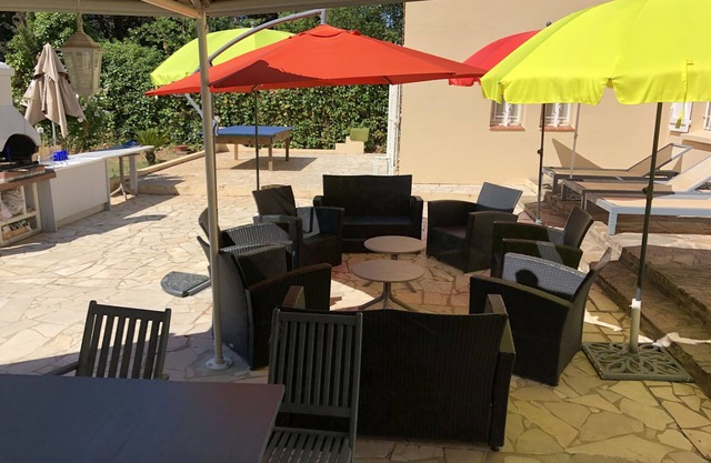 VILLA 210 m² - 16 Pers - 7chambres -4000m² de parc/piscine 10 x 5m a 5 mn plage