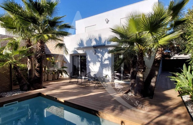 Villa 3 chambres, 3 salles de bain, climatisation et piscine