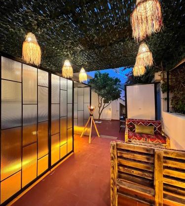 Villa 3 Corniche, Charming Seaside Villa with Jacuzzi, Carrousel Mall Rabat