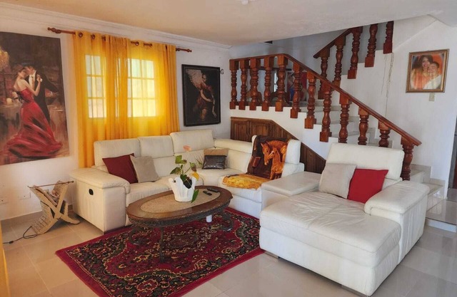 VILLA 5 MIN FROM THE AIRPORT, WELLNESS, NATURE, AND PRIVACY