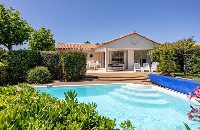 Villa 'Accacia Avec Piscine Privée' with Private Pool, Private Terrace and Wi-Fi