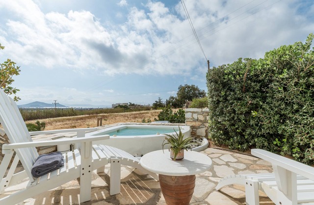 Villa 'Aeolos Cleo' with Sea View, Wi-Fi and Air Conditioning