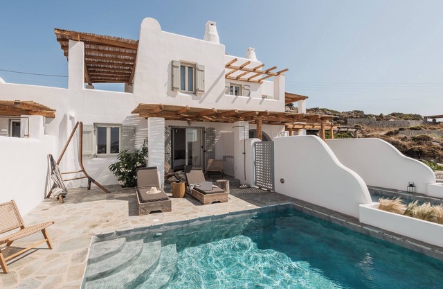 Villa Aggelos Is A Family Friendly, Pet Friendly Close To The Beach And To Town.