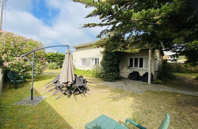 VILLA AGON COUTAINVILLE, independent, 200 meters from the sea, WIFI