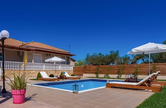 Villa Agrilia - Three Bedroom Villa, Sleeps 8
