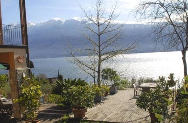 Villa Agrumi with pool, garden and absolutely fantastic lake view
