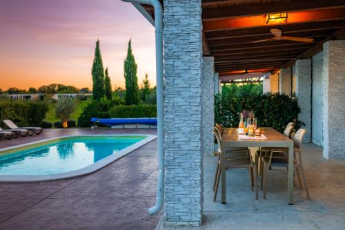 Villa Almond