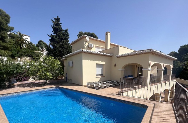 Villa Anne. 4 bedrooms, very comfortable, quiet area.