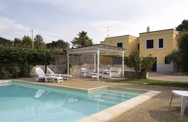 Villa 'Arisa with Pool' with Shared Pool, Wi-Fi and Air Conditioning