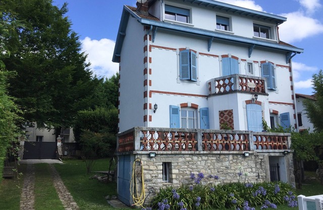 Villa Avec Piscine sur les Hauteurs de Bayonne, et à 10 Minutes des Plages!