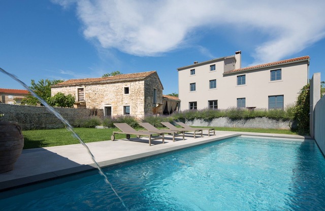 Villa B2 - Six Bedroom Villa with Pool