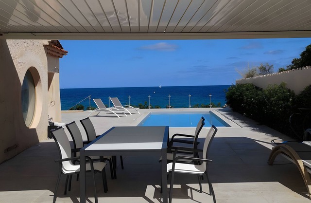 Villa 'Baraka' with Sea View, Wi-Fi and Air Conditioning