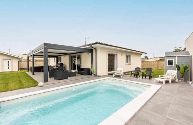 Villa "Bassin d'Arcachon" with Private Pool, Private Terraces and Wi-Fi