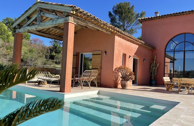 Villa BELLAZUR Lorgues Provence 10 people swimming pool large Spaces.