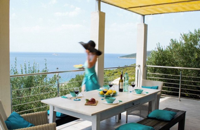 Villa Blu: secluded, luxurious vacation home with pool down by the sea
