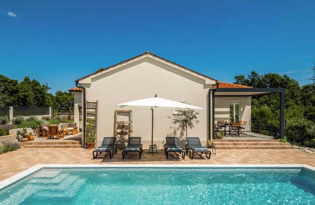 Villa Bogondon with private pool near Labin