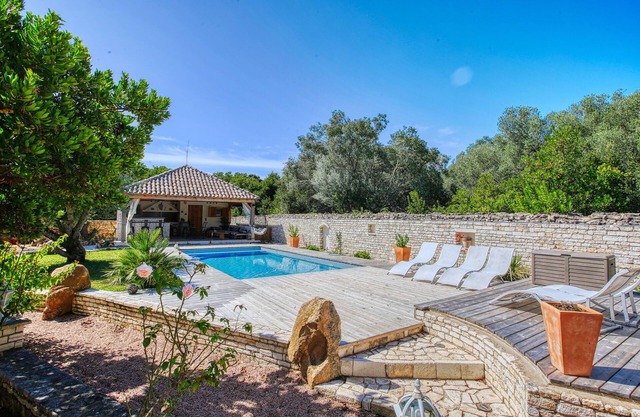 Villa Bonifacio with swimming pool