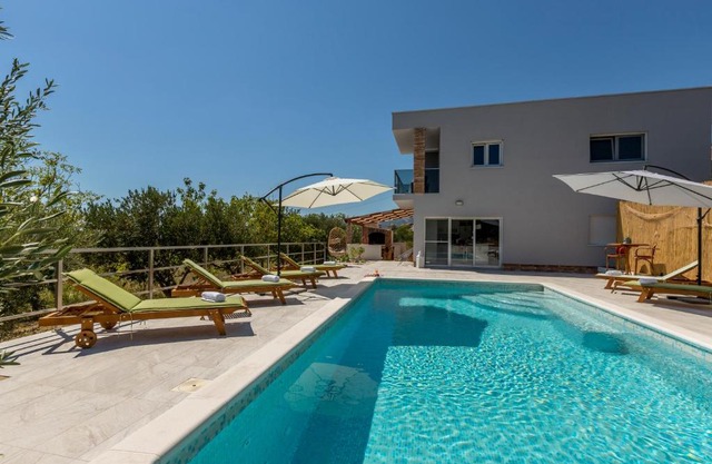 Villa Bučije private pool save 15 percent on Split-villas com