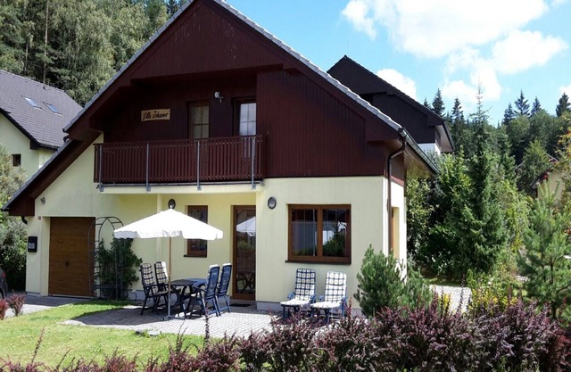 Villa by Lake & Slopes