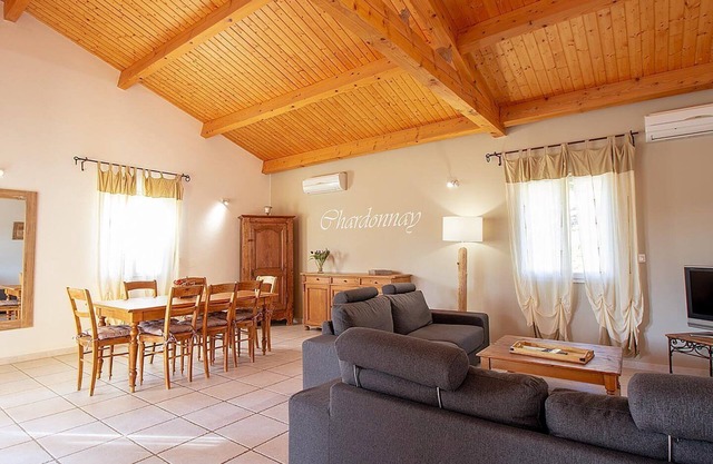 Villa Chardonnay- private terrace and garden