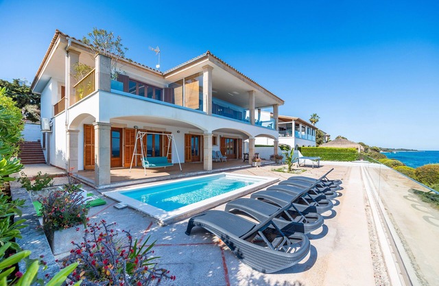 Villa 'Ca'n Torrens' with Sea Views, Wi-Fi and Air Conditioning