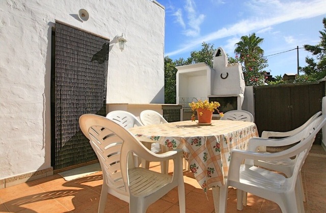 Villa Ca Nostra: Large Private Pool, Walk to Beach, WiFi, Car Not Required