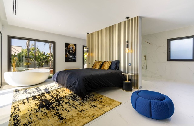 Villa California, chic design steps from the sea
