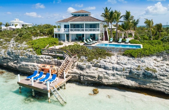 Villa Calypso: Ocean Access, Pool, Kayaks, & More!