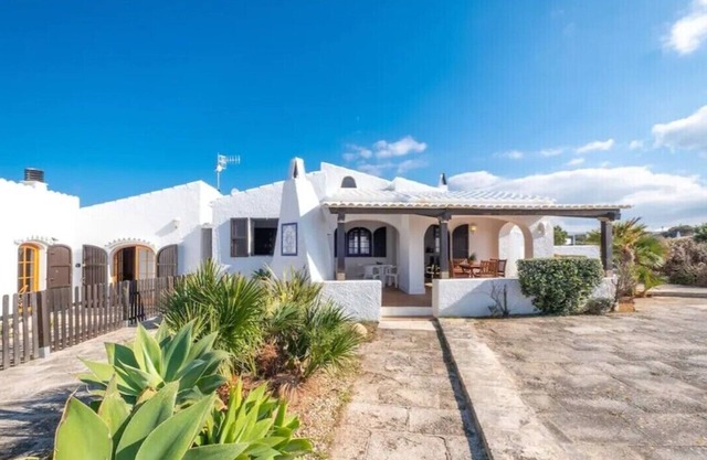 Villa Carina - family villa with heated pool and sea view