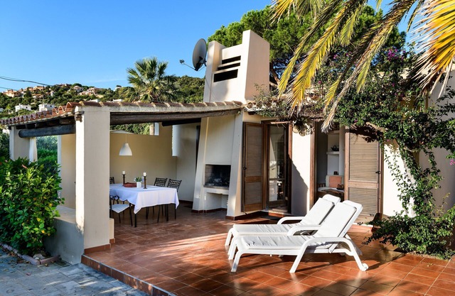 Villa 'Carla' with Private Terrace, Wi-Fi and Air Conditioning