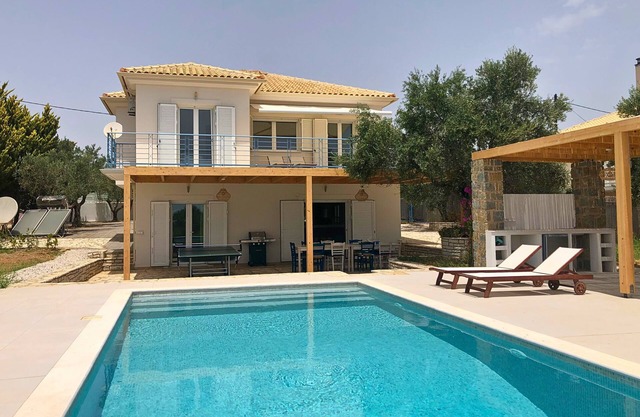 Villa Carla with private pool, sea view, peacefully located, close to the beach