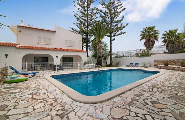 'Villa Carvoeiro' with Sea View, Pool & Wi-Fi