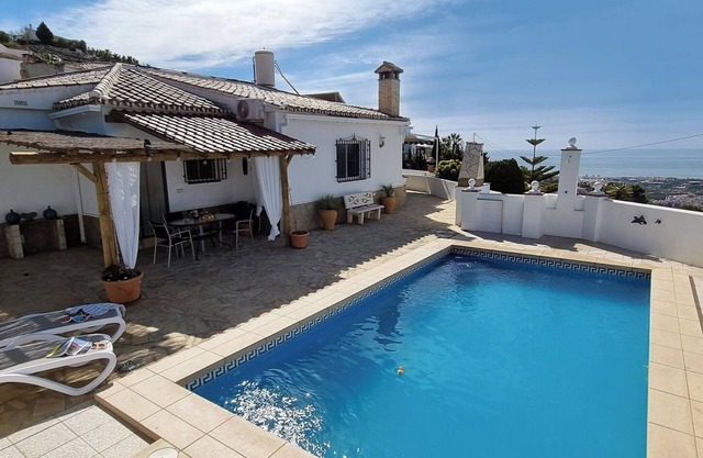 Villa "Casa La Paz" with Sea View, Pool & Wi-Fi