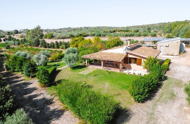 Villa 'Casa Serra' with Mountain View, Wi-Fi and Air Conditioning