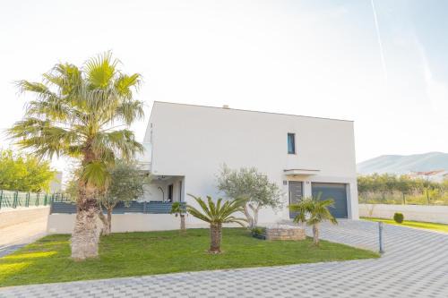 Villa Castelli, Apartment with Pool, Kastela