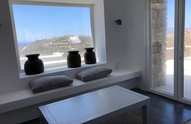 Villa Castro - Houlakia Mykonos - 4 Bedrooms - Private Pool & Jacuzzi