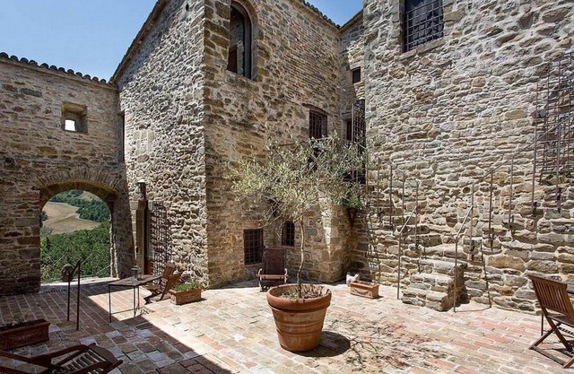 Villa Cenobio D: A characteristic and welcoming apartment that is part of an ancient country house made of stone, with Free WI-FI.