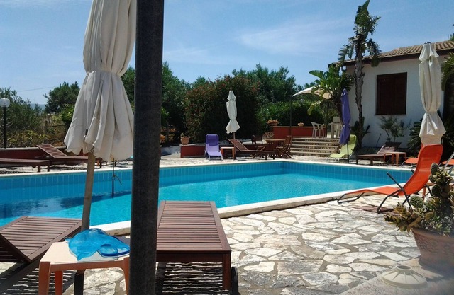 "VILLA CESCO" DEPENDANCE/swimming pool/sea/gulf of Castellammare/citrus grove/barbecue