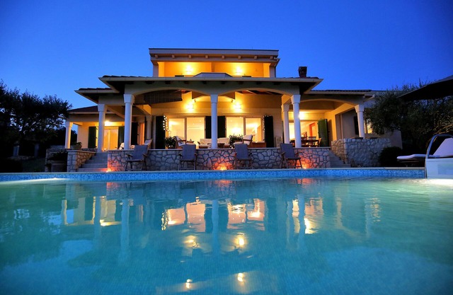 Villa Clara with swimming pool in Zadar- Dalmatia, near the Adriatic sea
