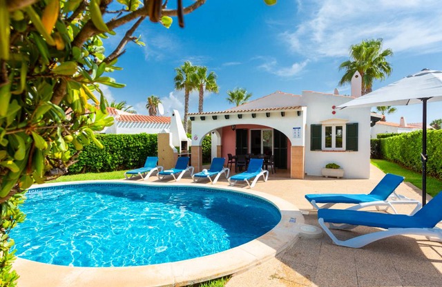 Villa Clariana: Large Private Pool, A/C, WiFi