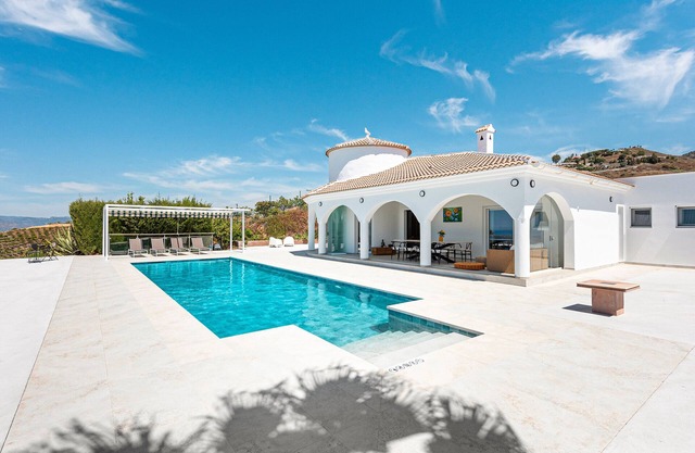 Villa 'Clery Algarrobo' with sea views, Wi-Fi and air conditioning