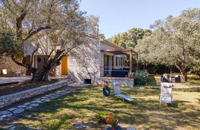 Villa Colombo - Four Bedroom House, Sleeps 8