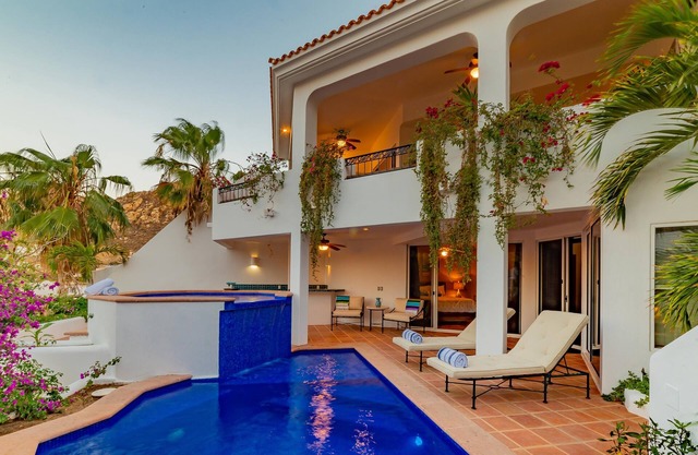 Villa Colorado - Great Value! Walk to Marina & Downtown Cabo. Promos available