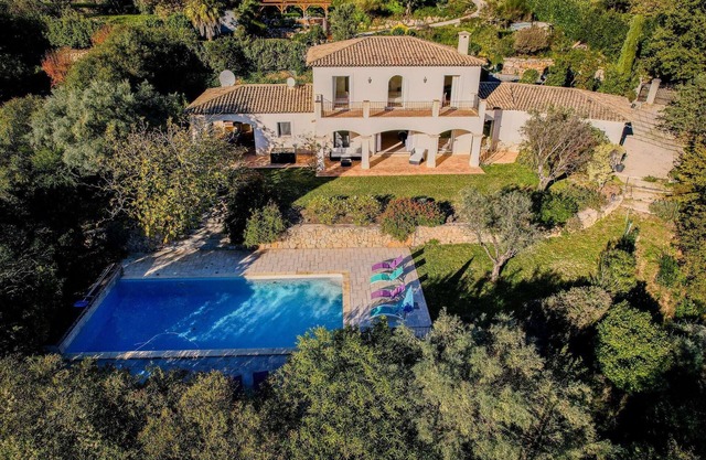 Villa Cramond – Pool & unspoiled nature