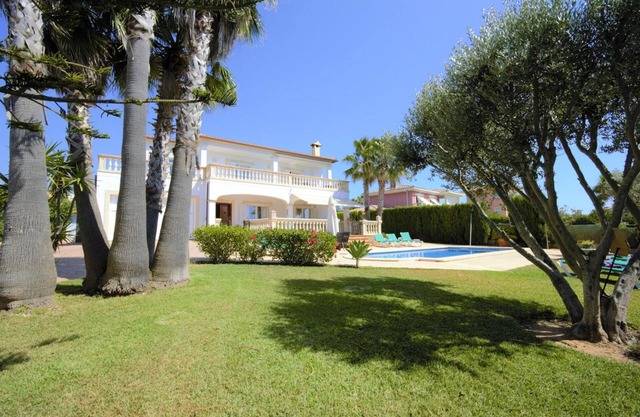 Villa 'Cunill' with Sea View, Wi-Fi and Air Conditioning