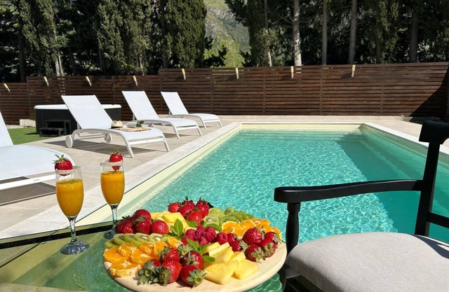 Villa DeLux with Mountain View, Heated Whirlpool, Garden & Wi-Fi