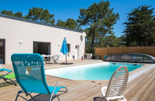 Villa de 3 chambres avec piscine privee jardin clos et wifi a Saint Jean de Monts a 3 km de la plage