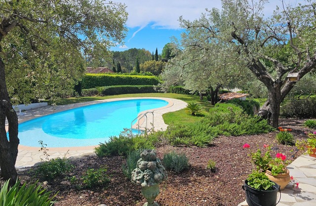 Villa De Charme super equipped, private pool, 3 bedrooms, 970 m from the center