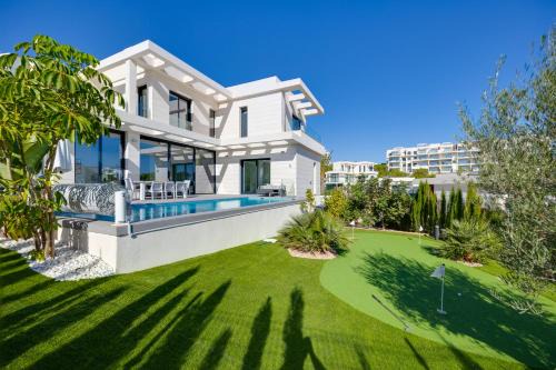 Villa de Lujo c Piscina Climatizada, las Colinas