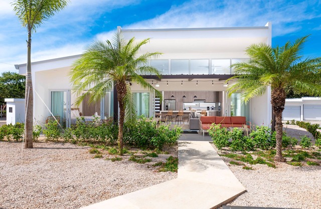Villa de Piña: Brand New, 2 Min Drive to Surf & Sunsets @ Playa Avellanas